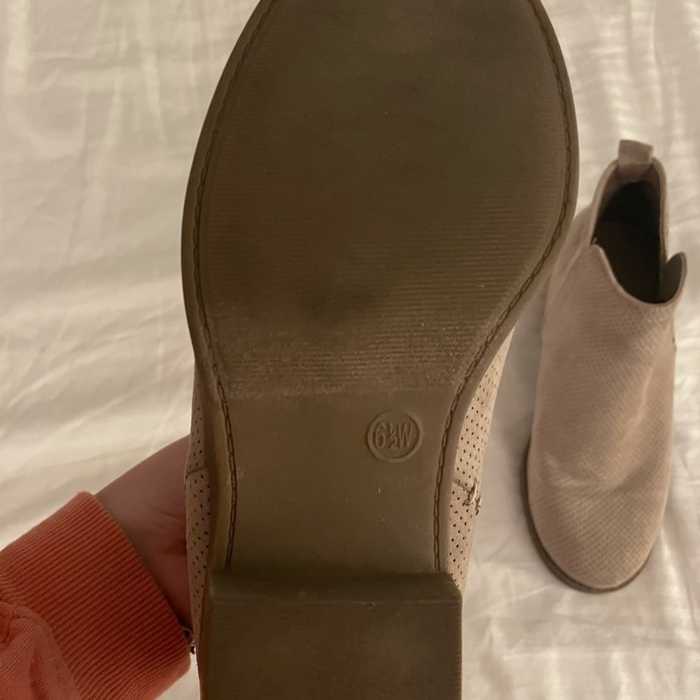 Universal Thread Booties - Picture 5 of 6